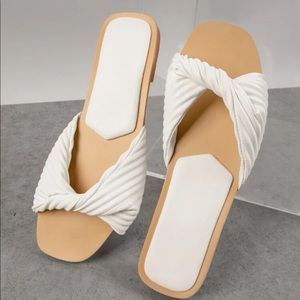 WHITE TWIST RIBBED SANDALS | 5.5
